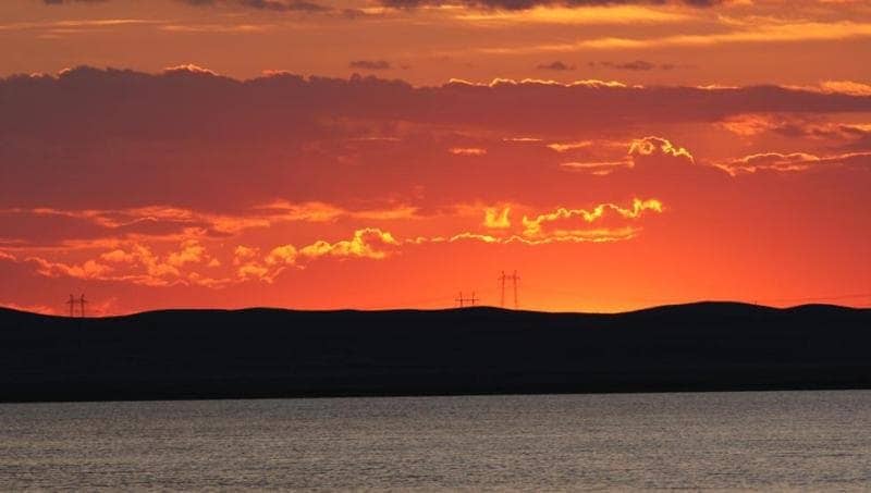 Крупными островами озера Балхаш являются Басарал, Тасарал, Алгазы. Кроме Или, в Балхаш впадают Каратал, Аксу, Лепсы, Аягуз, Баканас и др.