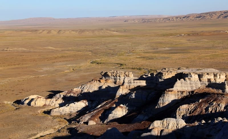 Название Көгала в казахской традиции связано с описанием синеватых оттенков, появляющихся на поверхности глины после дождя или солнца. 