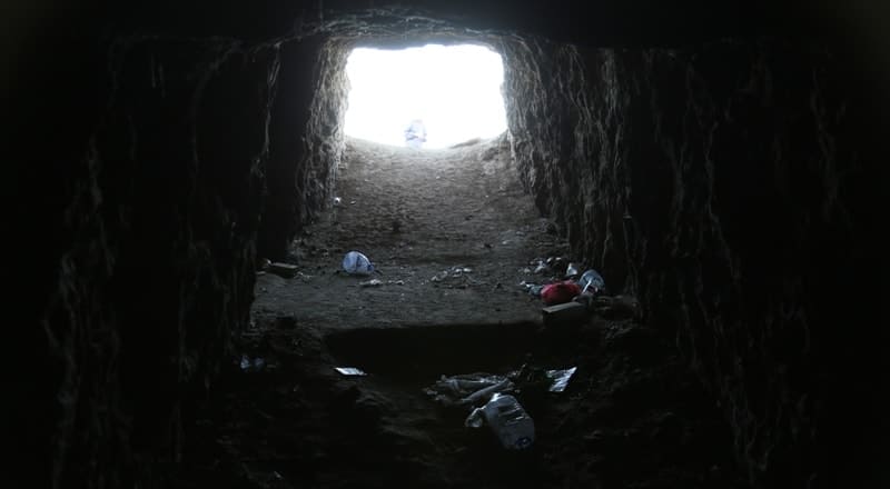Main entrance to cave of Imankara.