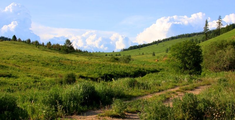 The mountain range of Azutau.