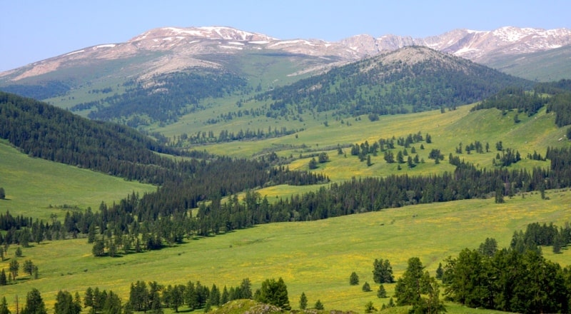 The mountain range of Azutau.