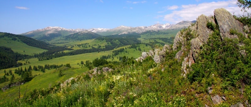 The mountain range of Azutau.