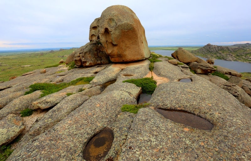 Granite lost mountain in the mountains of Dongaly.