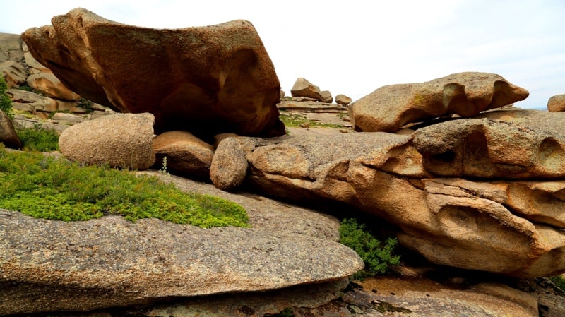 Granite lost mountain in the mountains of Dongaly.