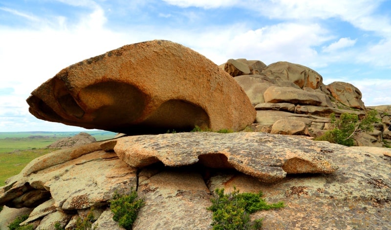 Granite lost mountain in the mountains of Dongaly.