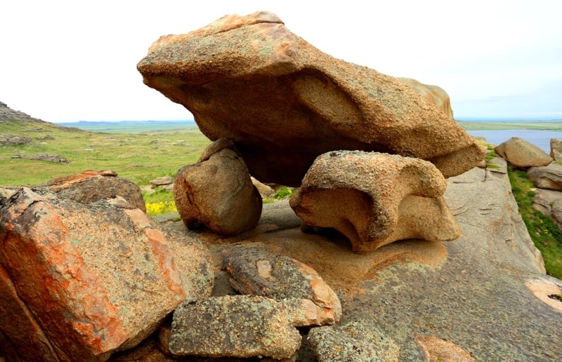 Granite lost mountain in the mountains of Dongaly.