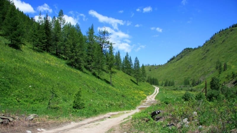 Дорога от озера Маркаколь в долину реки Бухтарма.