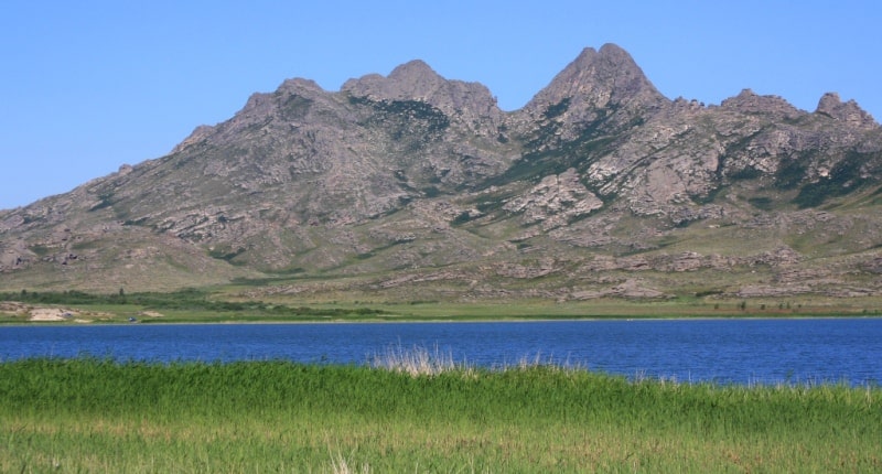 Айыр (Монастырское) озеро и его окрестности.
