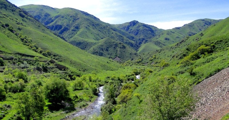 Окрестности Узун-Каргалинского водопада и ущелья.