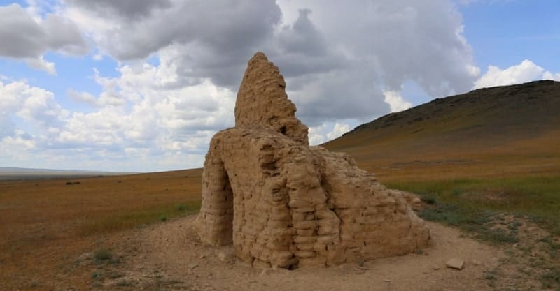 Kulzhabasy, a little-studied corner of Kazakhstan, attracts travelers seeking a touch of history and unspoiled natural landscapes.