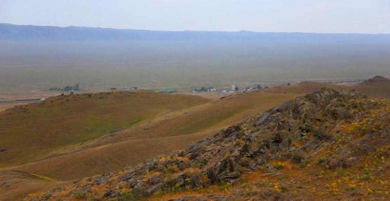 Kulzhabasy contains the remains of burial mounds, a significant number of petroglyphs from various eras, and sites dating back to various historical periods, from the Bronze Age to the Middle Ages.
