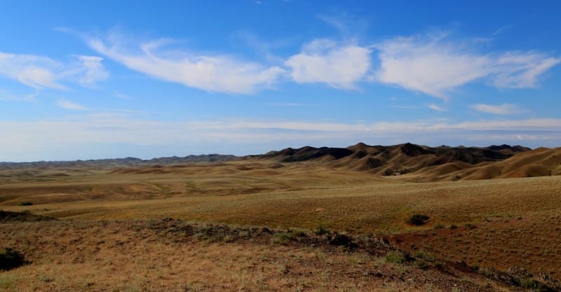 The denudation plain formed on Paleozoic effusive sedimentary rocks as a result of prolonged denudation over millions of years; its formation dates back to the Late Cretaceous.