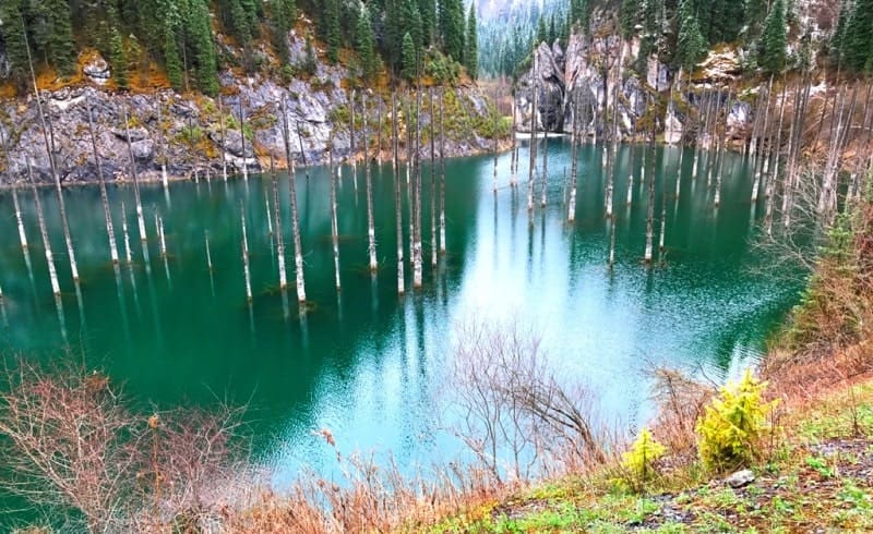 Kaindy lake.