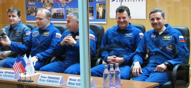 Космонавты на пресс-конференции. Фотография Александра Петрова.