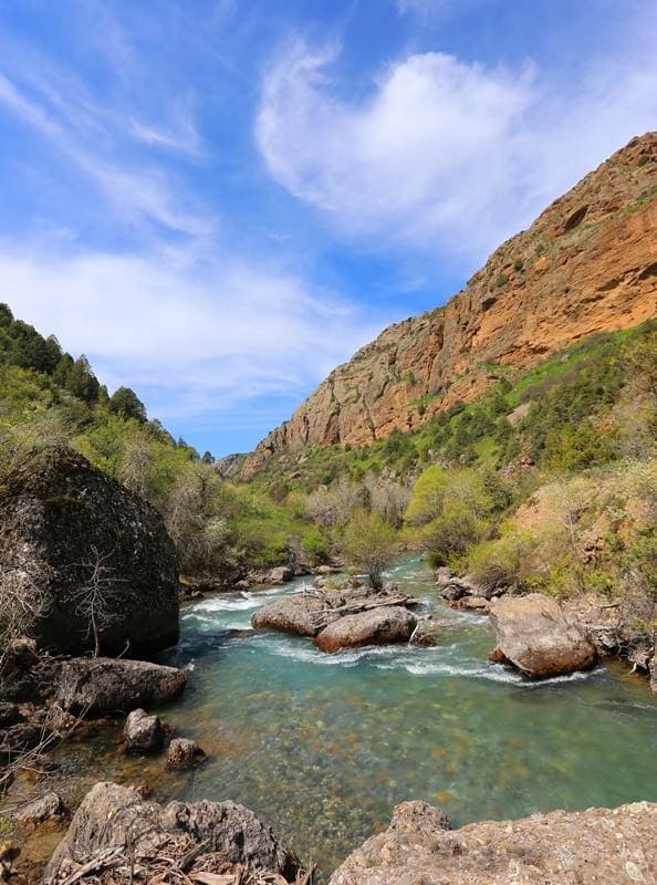 Каньон Аксу с одноименной рекой.