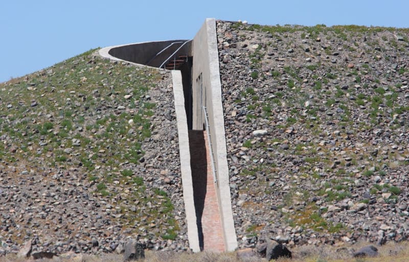 Как и в других раскопанных бесшатырских курганах, здесь также под каменной насыпью когда-то была бревенчатая усыпальница.