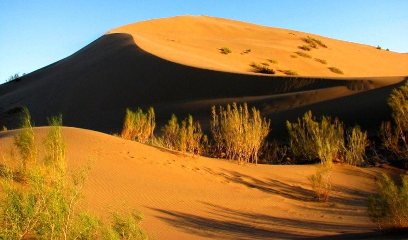 Песчаная гора Аккум-Калкан и окрестности.