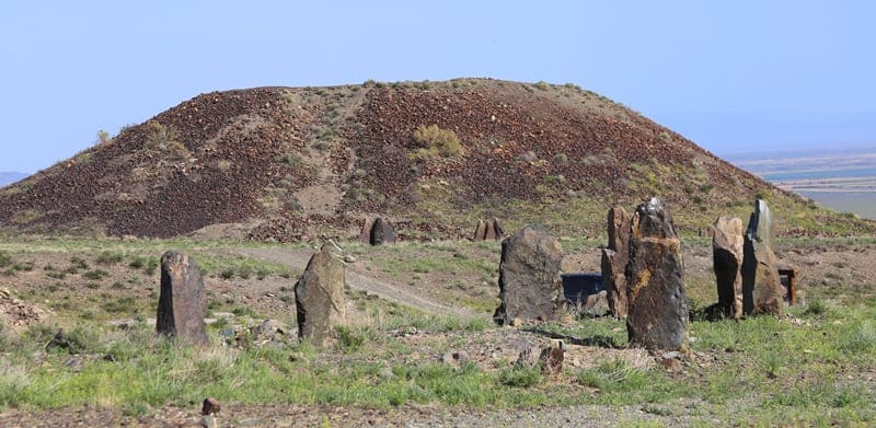 Менгиры и Большой Бесшатырский курган.