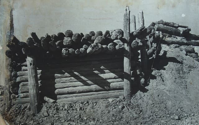 Excavations of the Besshatyr burial mounds. 1957. Photograph from the Almaty Central Museum.