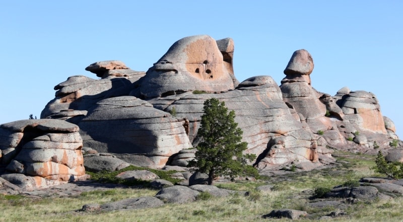 Saimantas rock in Bayanaul.