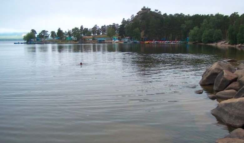 Парк «Бурабай» знаменит своими живописными озерами, которые являются жемчужинами региона и главной причиной, по которой это место называют Жемчужиной Северного Казахстана.