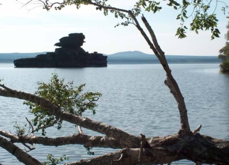 Наибольшая длина наблюдается у озера Шабакколь - 13,6 километров, наибольшая ширина озера Айна Коль - 4,2 километров. Средняя глубина от 3,4 метров у озера Аулиеколь, до 14,3 метров у озера Шортан-Ды, наибольшая - 37 метров у озера  Айна Коль.