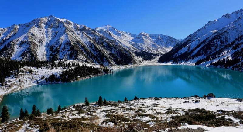 Вид на озеро Большое Алматинское с северо-восточной стороны. Фотография Александра Петрова.