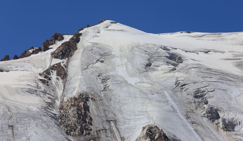 Glacier on the northern slope of Molodezhny Peak (4,103 m a.s.l.).