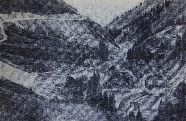 The section of the blast dam in the Malaya Almatinka River valley in 1965. The photo was taken from the southern side.