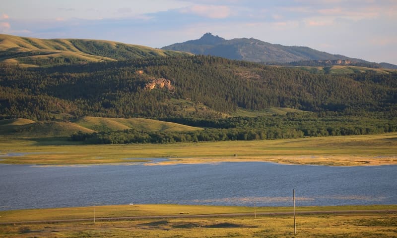 For those seeking solitude, a tent camp at a specially designated site on lakeshore is ideal.
