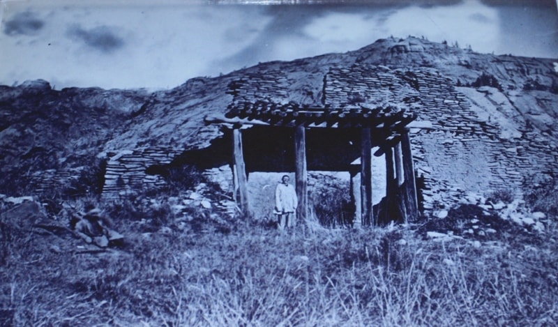 Kent Palace, photograph of the late XIX - early XX centuries. Photo from the museum of local lore of Karkaralinsk.