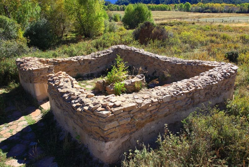 A burial ground near Kyzyl-Kenish Monastery.