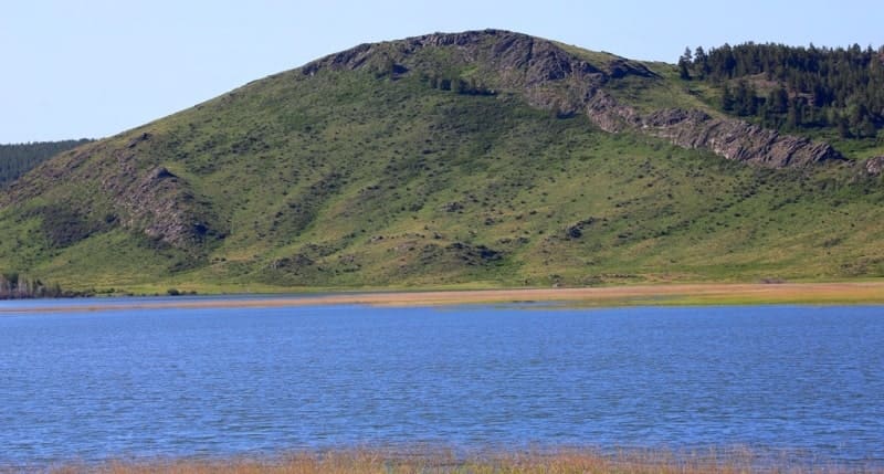 Karkaraly Mountains are famous for their lakes, which can be divided into two types: steppe and mountain.