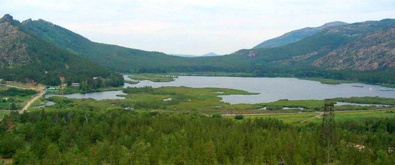 Lake extends 1.3 kilometers from southeast to northwest, with its greatest width in central part reaching 811 meters. Its surface area is 689,198.86 square meters, and its shoreline is 3,543.99 meters long.