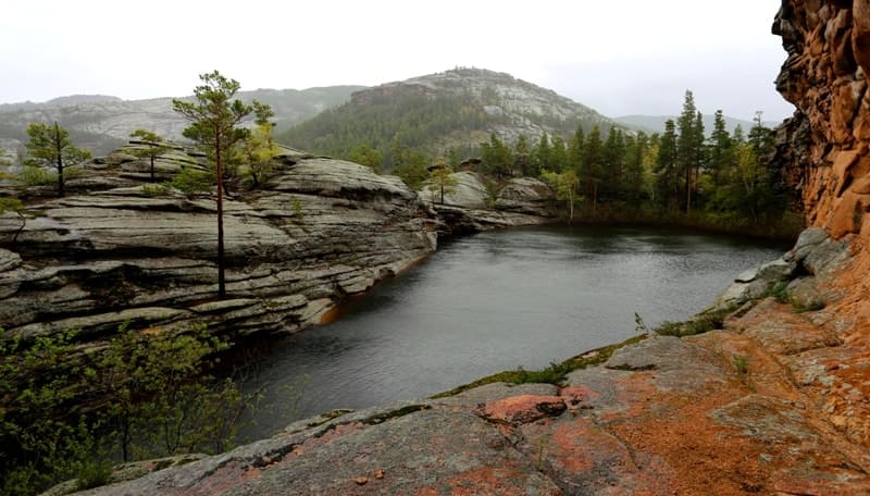 Shankoz Mountains (translated from Kazakh as "ringing spring" or "singing source") are a chain of low but picturesque granite peaks that form northwestern wing of Karkaraly mountain range.