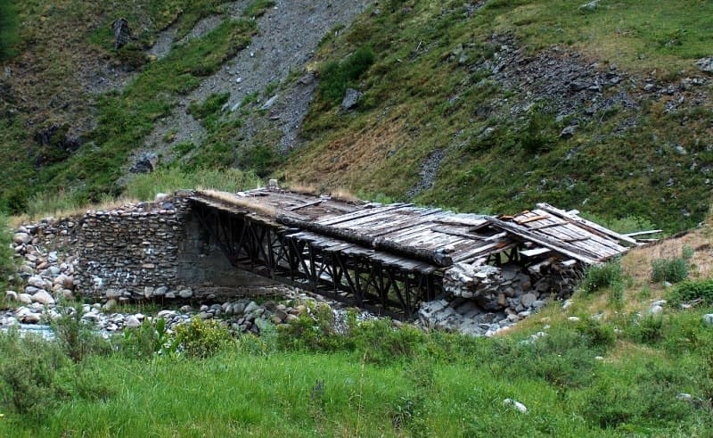 Destroyed bridge over Tautekeli River.