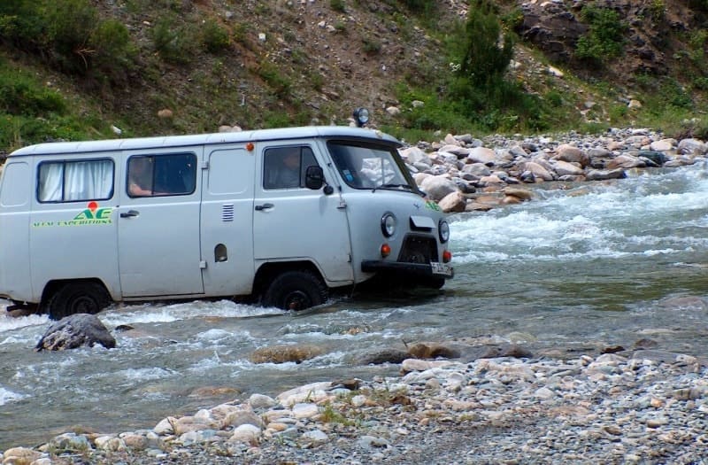 Ford across Tautekeli River, a right tributary of Karakoba.