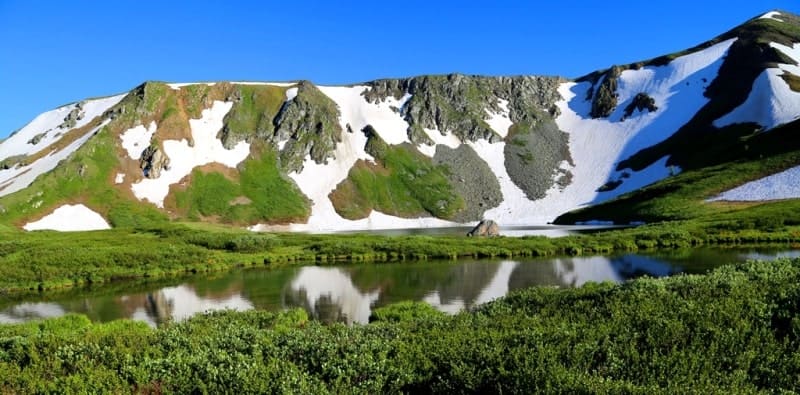 The Second Beloubinskoe lake has an elongated shape from southeast to northwest.
