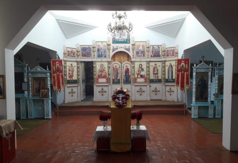 The altar - the place of the mysterious stay of the Lord God, is the main part of the temple. Photo from the site https://hram-teploklyuchenka.kg/?page_id=72