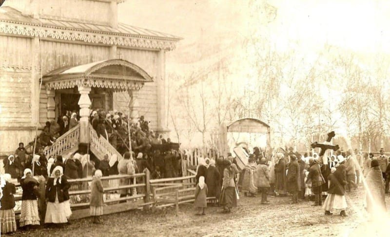 Inscription on the back of the photo: "To the employee for the expansion of St. Dimitrievsky Church in the village of Teploklyuchenskoye to Andrei Agapov as a keepsake from the rector of this church, priest Andrei Ioannovich Volkov (Voynov??). October 22, 1913 (date according to the old style, according to the new style November 4 – celebration of the Kazan Icon of the Mother of God).