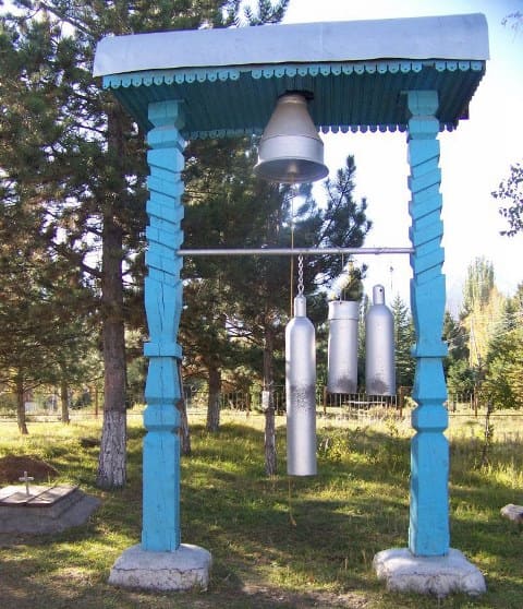 The bell tower was located on the right side of the entrance to the church. 2005. Photograph by Alexander Petrov.