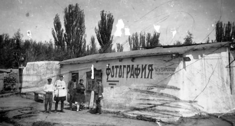 Фотосалон в Караколе 1930 год.