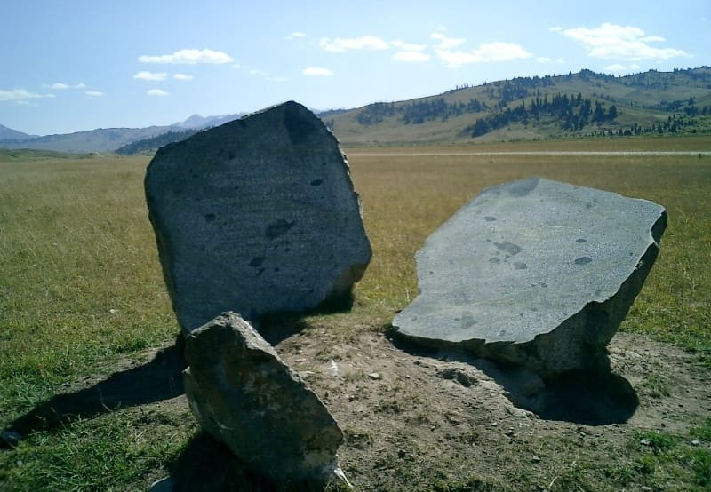 General view of the group of memorial stones near the San-Tash burial mound. 2002.