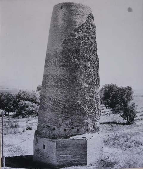 Burana Tower after partial restoration in 1927-1928.