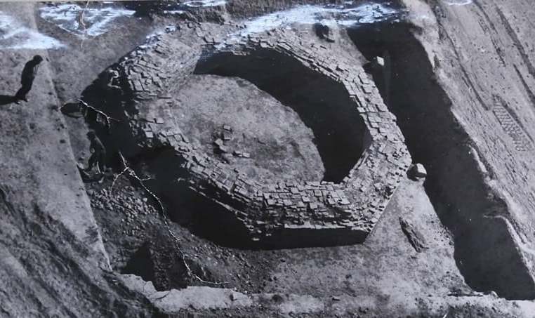 Excavations of first mausoleum. 1971 - 1973.