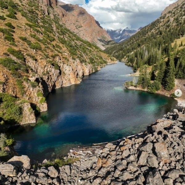 Lake Kara-Tokoy is located on the western slope of the Chatkal Range.