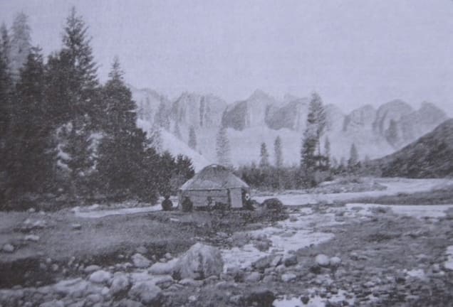 Photograph of the Jety-Oguz gorge. Beginning of the XXth century.