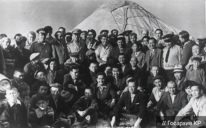 Yuri Gagarin visited Kyrgyzstan in August 1964. His visit included a trip to the Tamga sanatorium, the Barskoon gorge, and the Przhevalsky Museum. During his visit, Yuri Gagarin participated in various events, including a meeting with local residents and regional leaders.