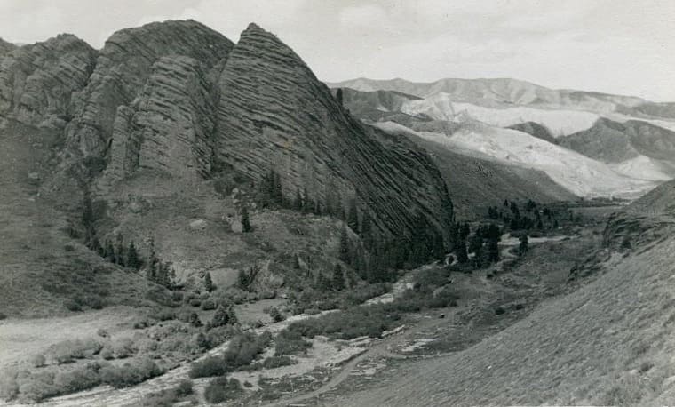 Скалы Джеты-Огуз. 1930-е г.г. Автор фотографии не известен.