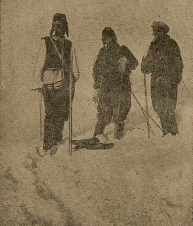 На вершине пика Совнаркома (СНК Киргизии). Фотография К. Станюкович. 1932 год.